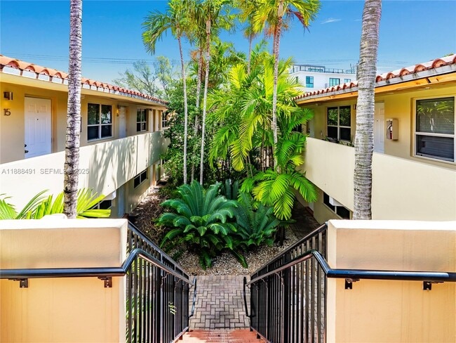 Building Photo - 2025 Miami Rd Unit 17