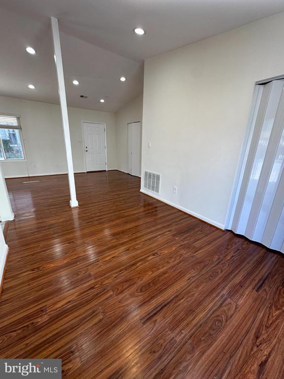 Photo - 307 Newman Ct