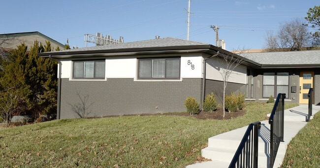 Photo - 818 Francis Pl