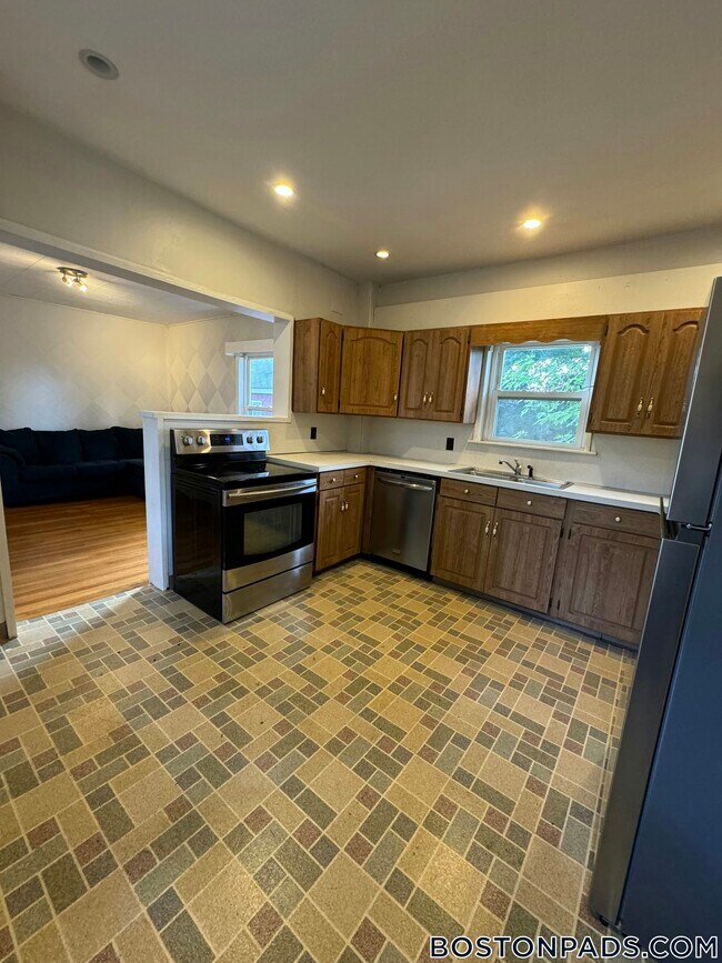 15 Curtis Ave Unit 2