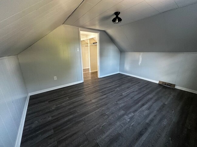 Photo - 1502 Lake St