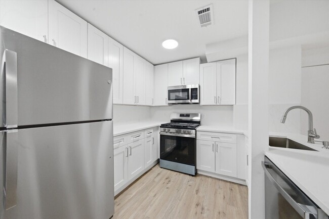 Photo - 3037 N Southport Ave Unit 2R