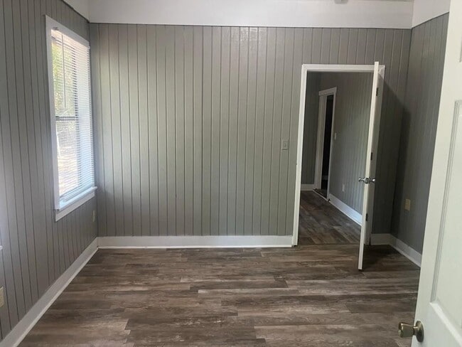 Photo - 618 Clarke St