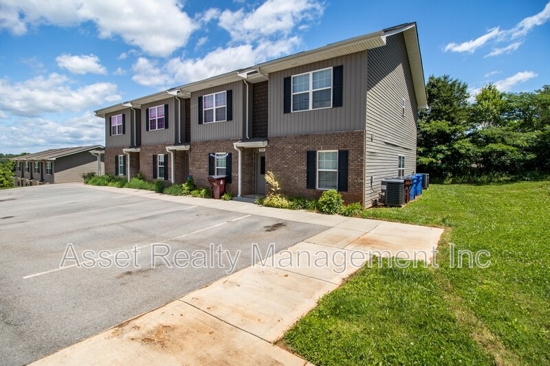 Photo - 920 Warrior Hill Drive - 1