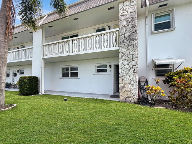 Building Photo - Well-Maintained 2-Bedroom Condo in Meridian Park | 55+ Community | Palm Beach Gardens Unit 6