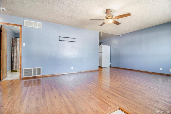 Photo - South Side Ranch with CENTRAL AIR
