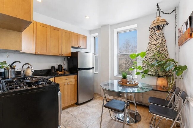 Building Photo - 50 Horatio St