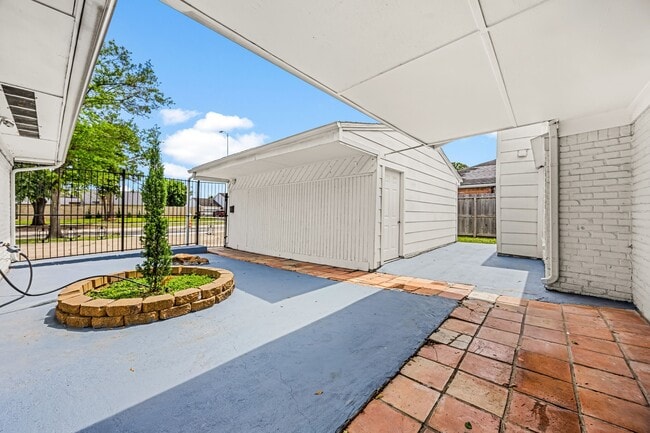 Photo - 7606 Richmond Ave.