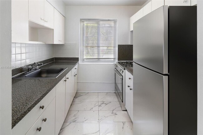 Photo - 8110 Crespi Blvd Unit 3