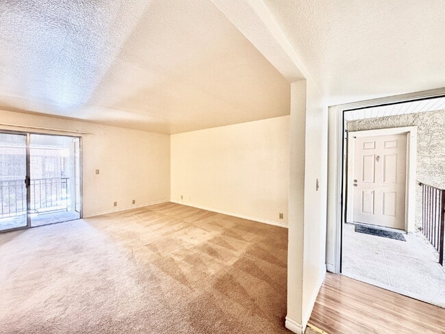 Photo - Lovely 2 Bed, 2 Bath Upstairs Condo for Rent in Guard Gated Community! Unidad #222