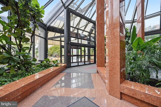 Building Photo - 1530 Key Blvd Unit 509