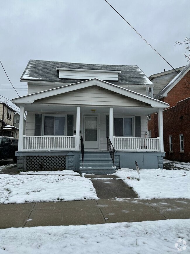 Building Photo - South Collinwood Single Home