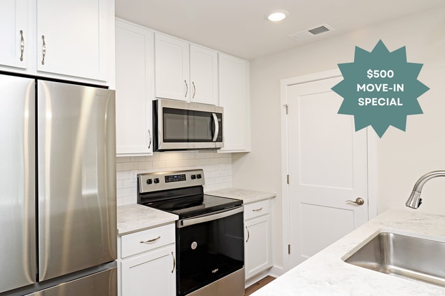 Building Photo - Dog-Friendly End-Unit Apartment With $500 ...
