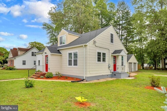 Photo - 202 Oak St