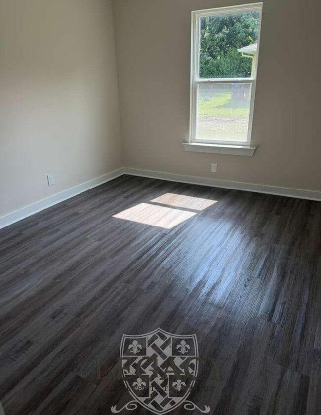 Photo - 214 W Lokey Ave