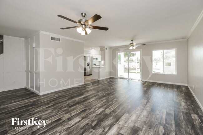 Photo - 5359 E Elmwood St