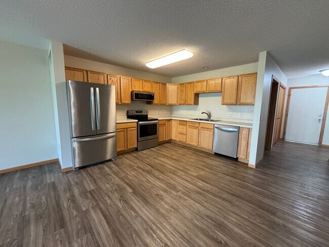 Building Photo - Remodeled 2 Bedroom Town Home