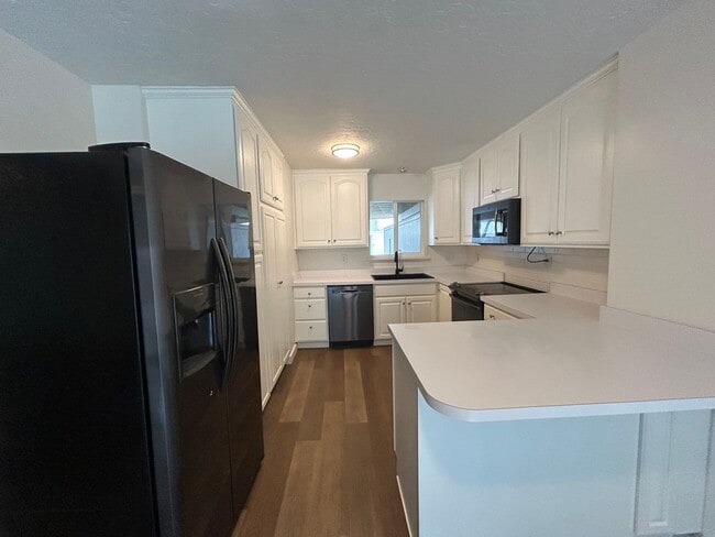 Photo - 4 Bedroom 3.5 Bathroom Townhome in Provo!