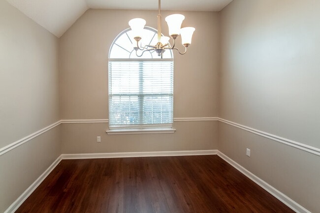 Photo - 5451 Philgrove Way