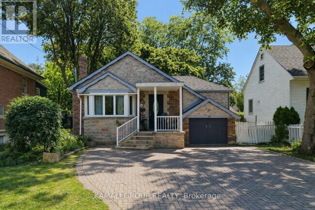 Photo - 46 Centre St E