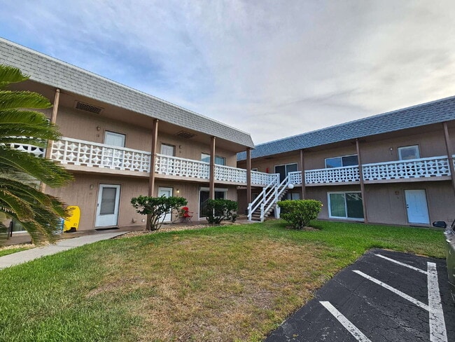 Building Photo - Cocoa Beach Condo Unit 8-220