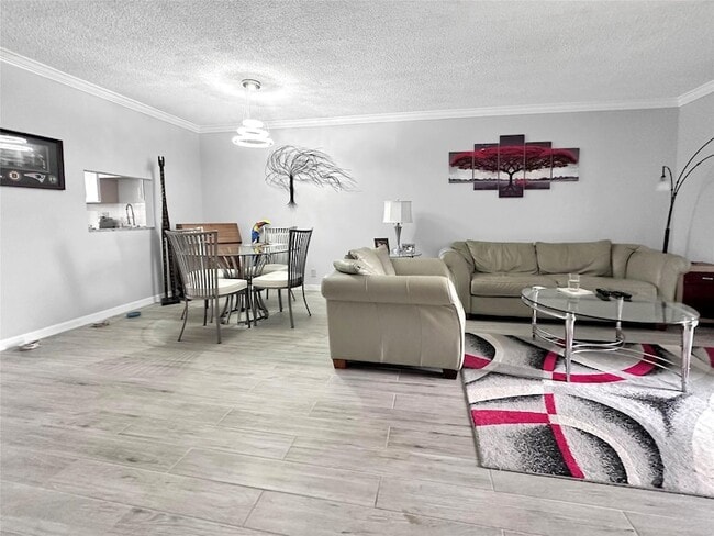 Photo - 1005 Country Club Dr Unidad 404