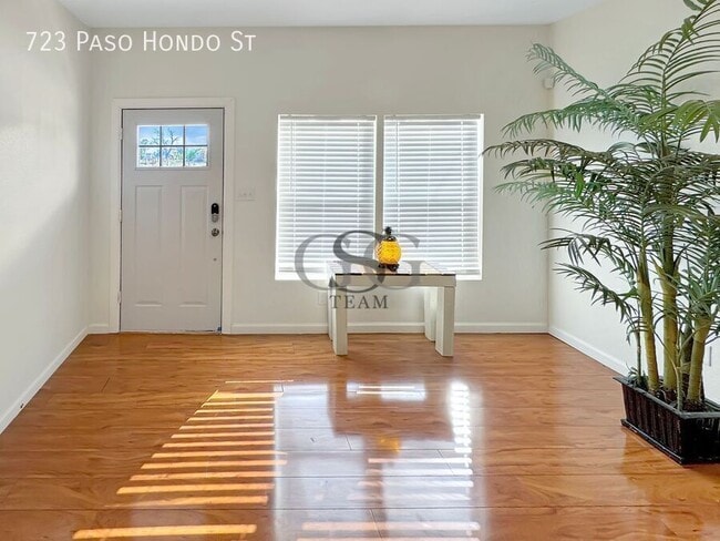 Photo - 723 Paso Hondo St