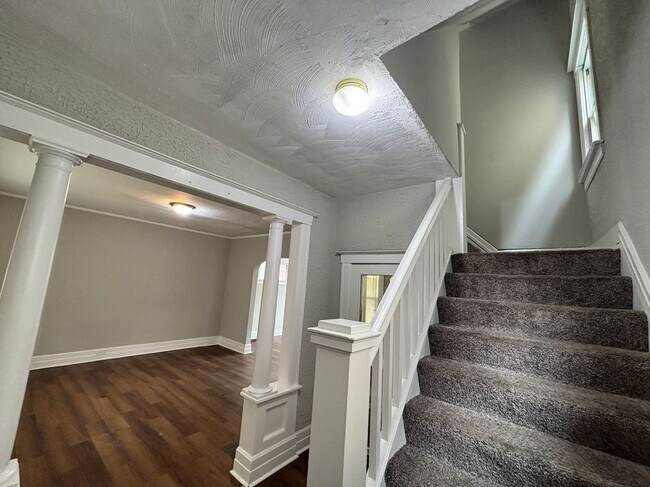 Photo - 242 Ferris St