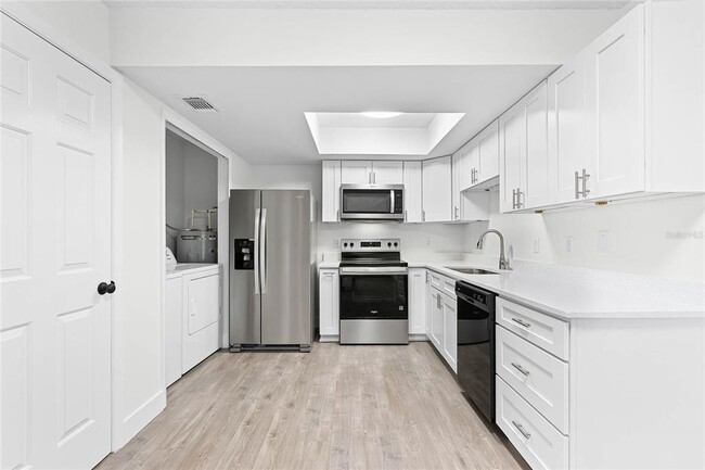 Photo - 120 Windtree Ln Unit 203