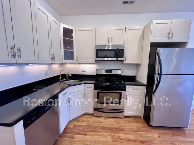 Building Photo - 150 1/2 M Street