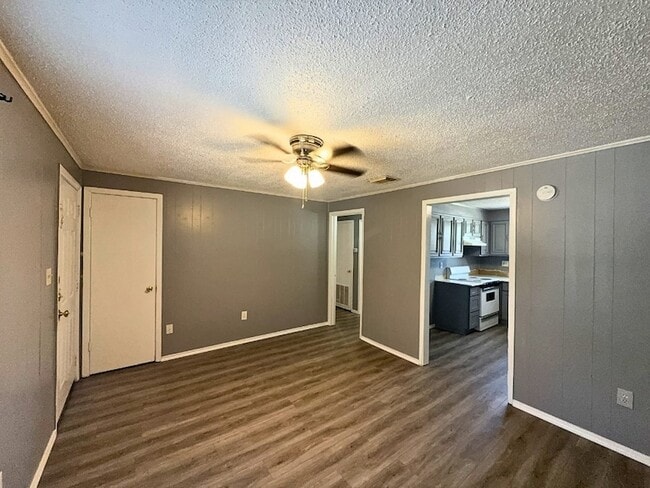 Photo - 1613 Voirin Rd