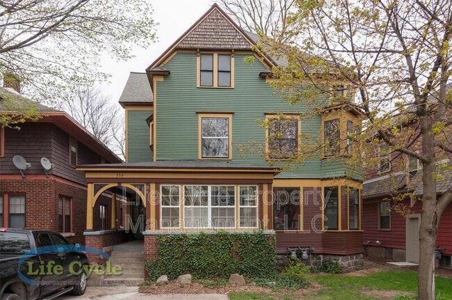 Building Photo - 354 Richard Terrace SE Unit 2