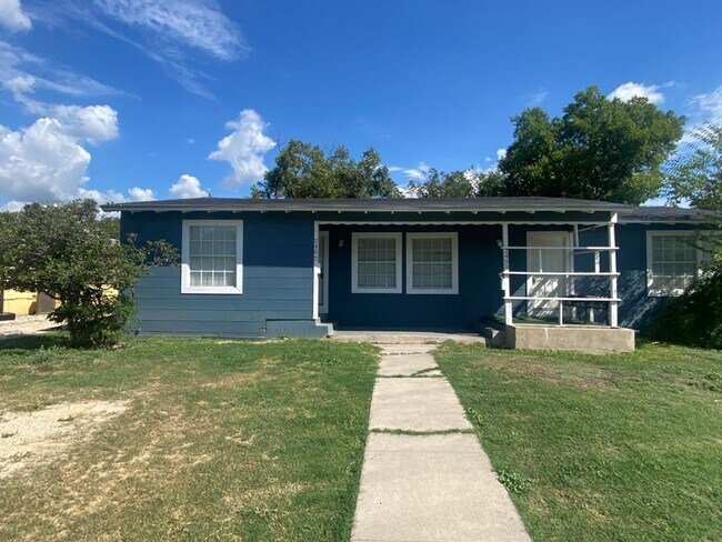 Photo - 2455-2457 Cincinnati Ave Unidad 2455