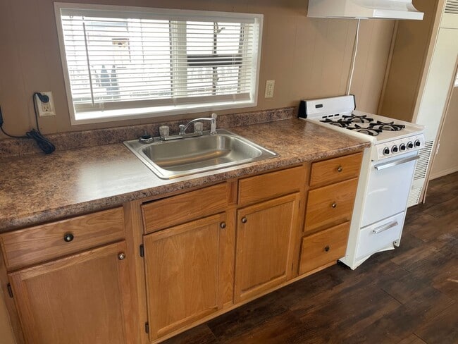 Building Photo - 38-42 Transit Street Unit 38 Transit