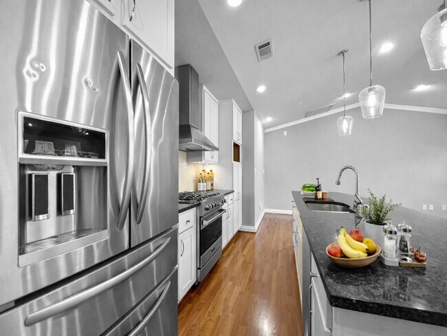 Photo - 2BR Townhome w/ Garage, Patio + Pool Access in 75209