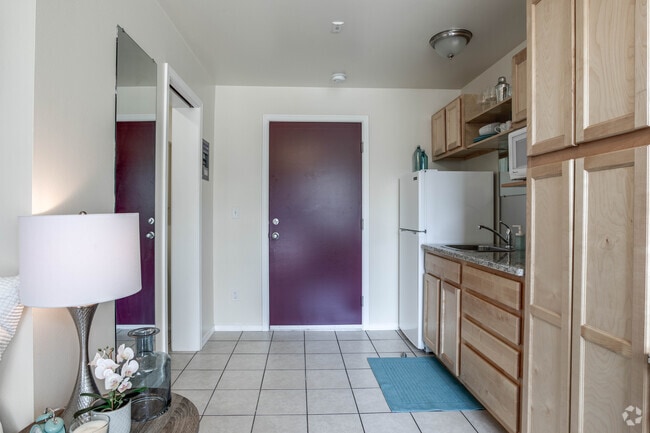 Studio, 1BA - 192 SF - Positano by aPodment Suites