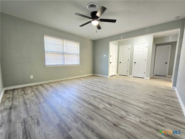 Photo - 1204 Amthor Ave