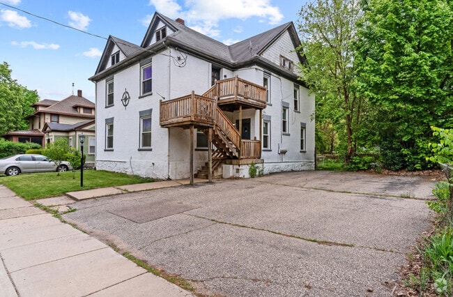 Building Photo - 612 E 3rd St Unit Apartment #2