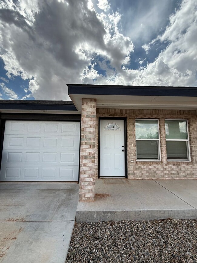 Building Photo - 1328 Sonora Rd Unit B