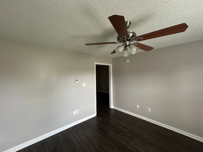 Spacious 4BR/3BA Horn Lake Home | 2,046 Sq Ft, Hardwood Floors, Fireplace & Garage