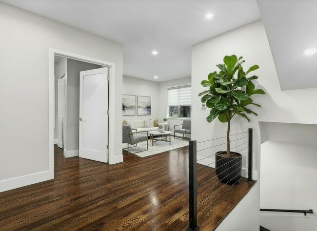 Photo - 2850 W Henderson St