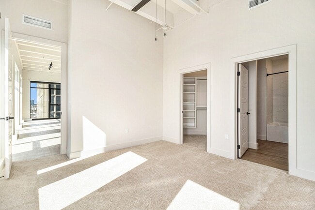 Building Photo - 1801 Smith St Unit 1814