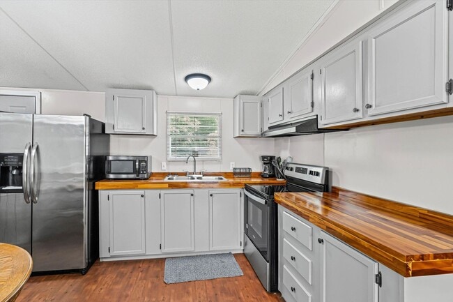 Photo - BEST OF COUNTRY LIVING