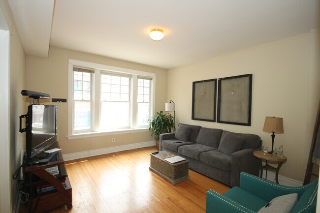 Photo - 1336 W Belmont Ave Unit 3