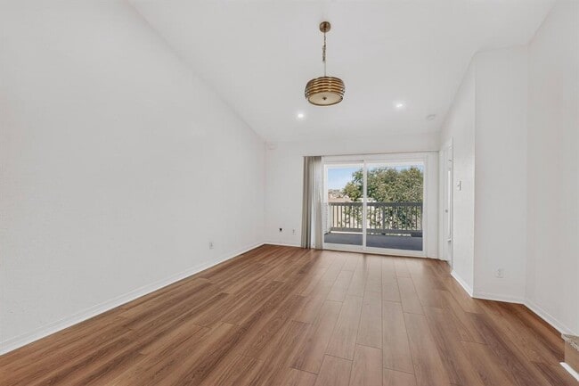 Photo - 2450 Wickersham Ln Unidad 1008