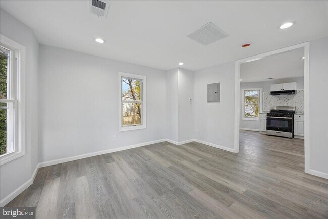 Photo - 566 Rutherford Ave