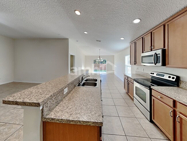 Photo - 224 E New England Dr