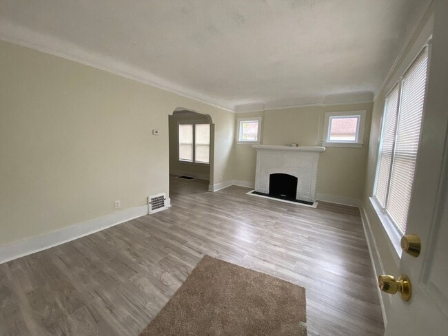 Building Photo - 14565 Hubbell Ave Unit 14565 Hubbell Upper