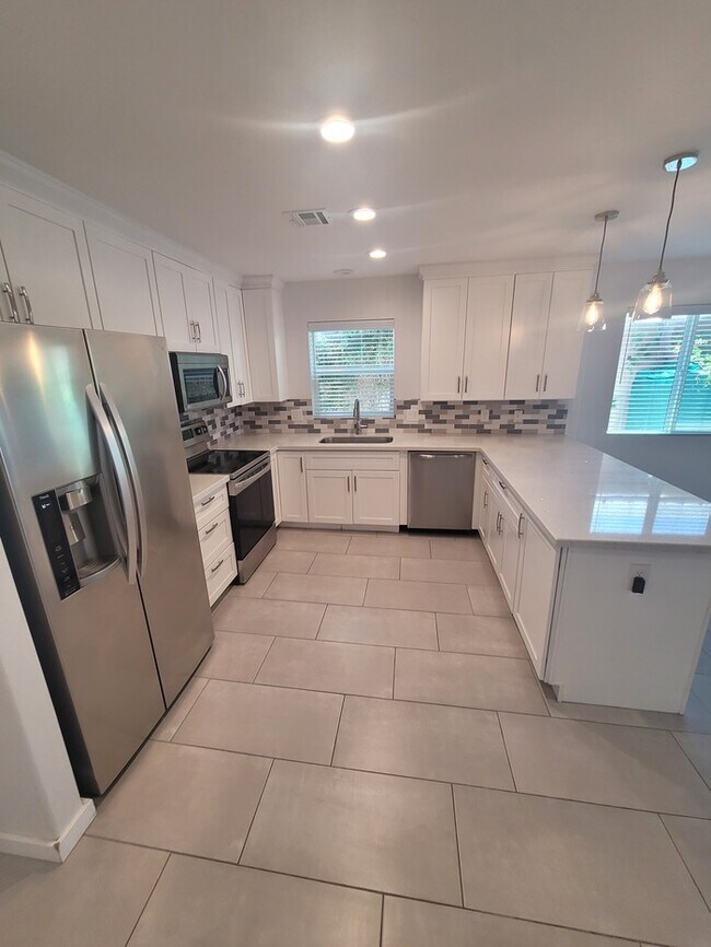 Photo - Gorgeous 3/2 in the foothills for rent!