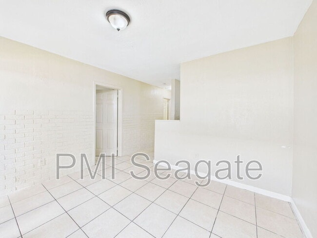 Photo - 2711 NW 1st St Unit 3